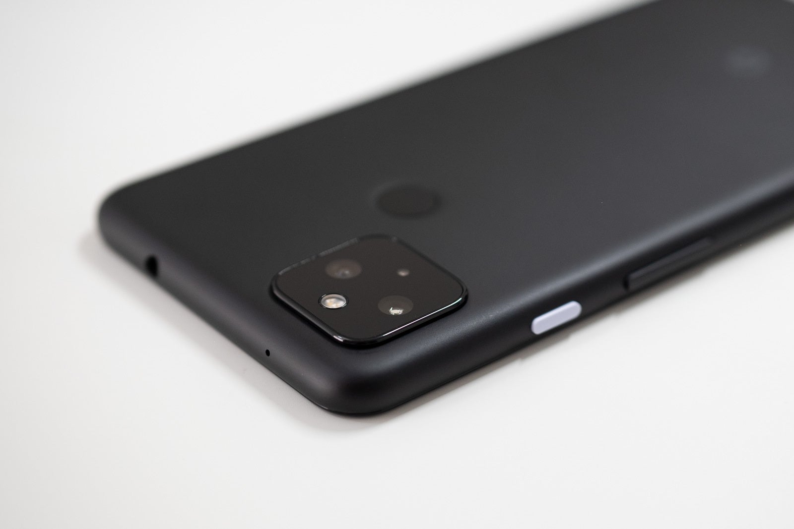 Resim Kredisi - Phonearena - Pixel 4A Google tarafından ölü kalabilir, ancak sahiplerini telefonlarını canlı tutmak için yapıyorlar