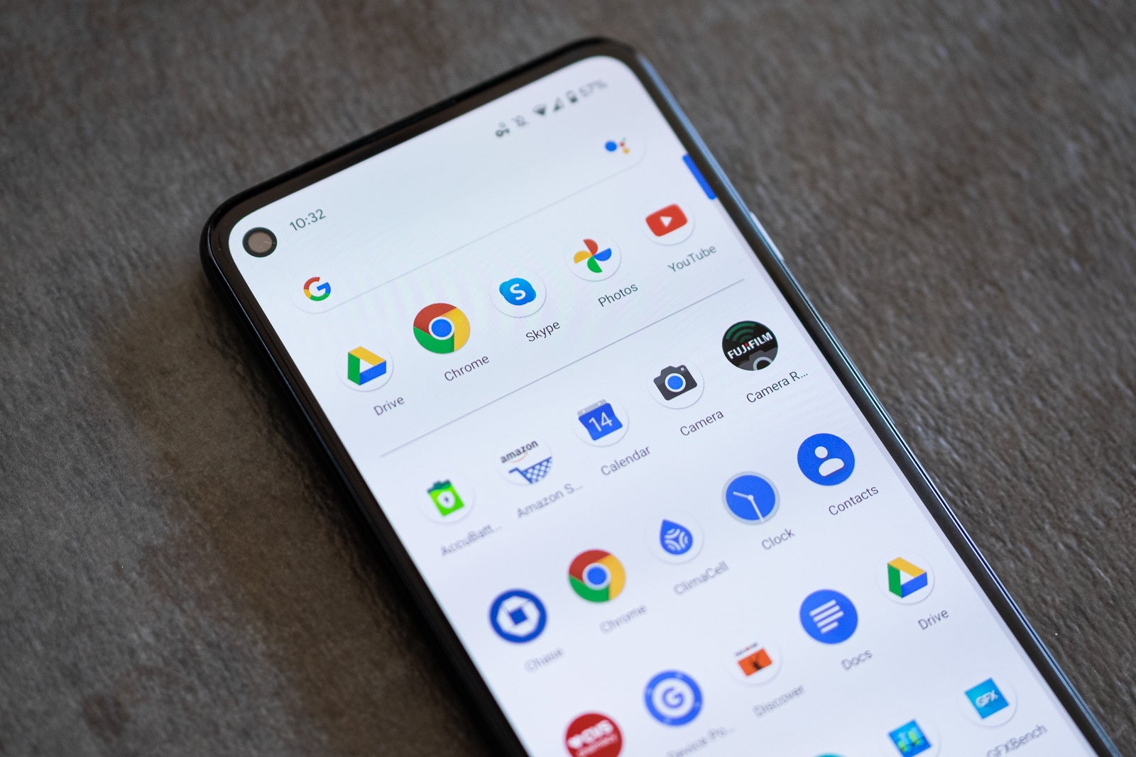 Resim Kredisi - Phonearena - Pixel 4A Google tarafından ölü kalabilir, ancak sahiplerini telefonlarını canlı tutmak için yapıyorlar