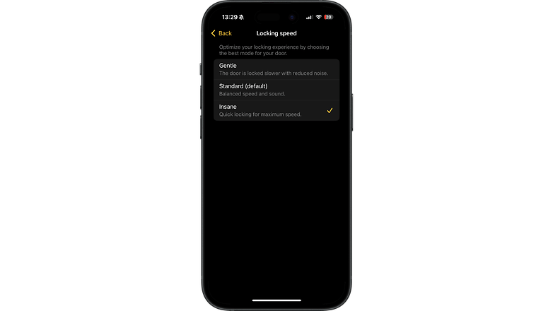 Nuki Smart Lock Pro 5.0 Uygulama Ekranı Kilitleme Hızı Seçenekleri: Nazik, Standart ve Çılgınlık.