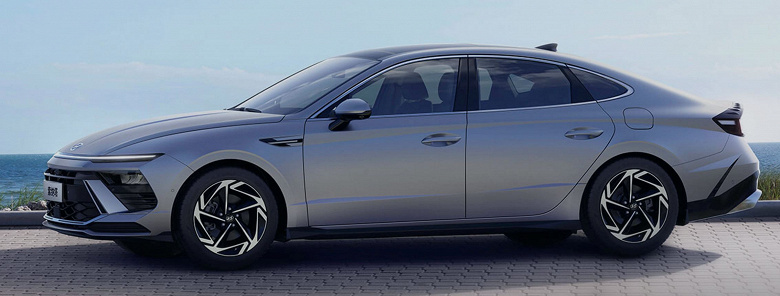 Hyundai Sonata 2025 zaten Rusya'da sipariş vermek için kullanılabilir, fiyatlar Toyota Camry XV80 seviyesinde