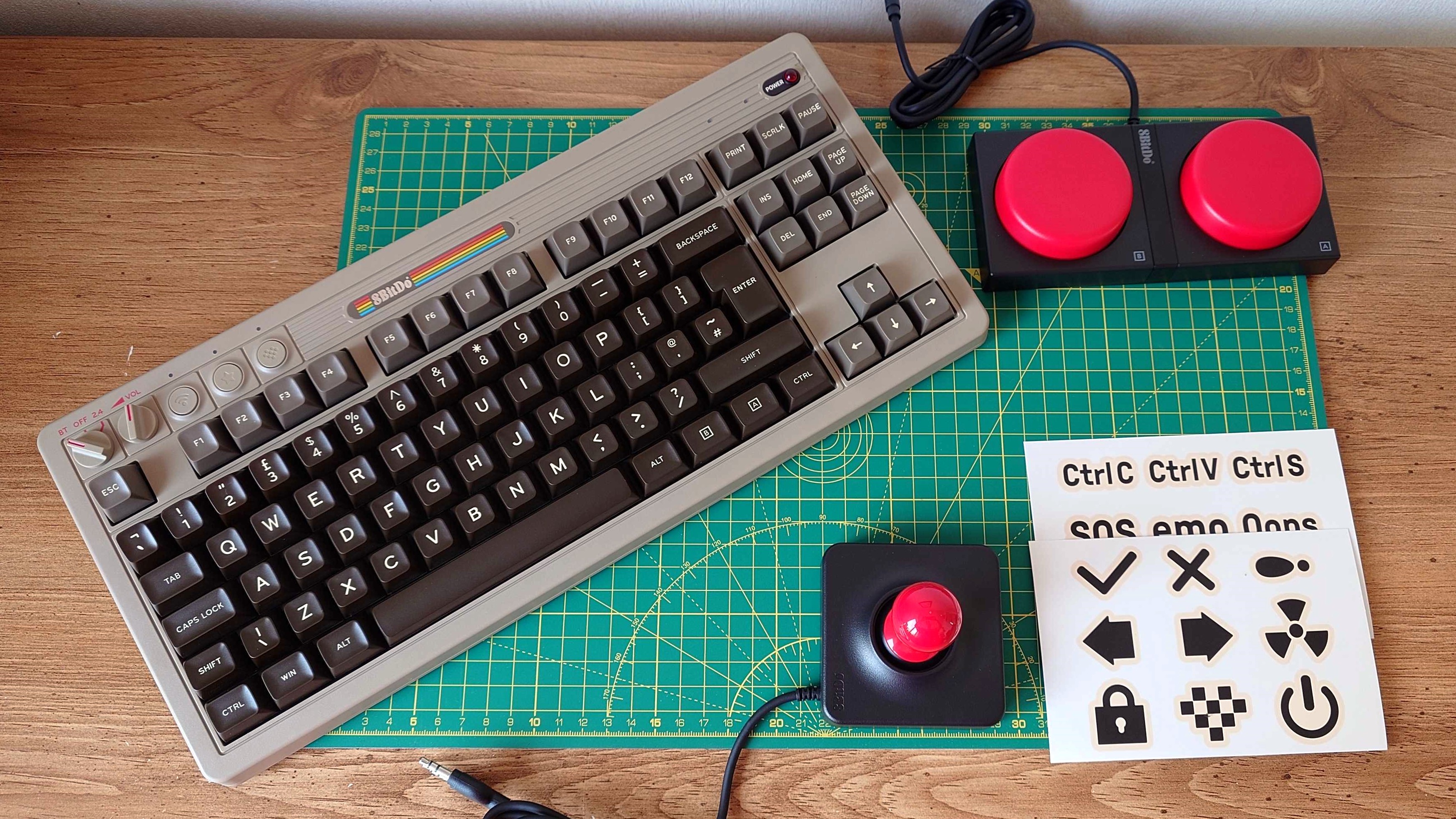 C64 renklerinde Retro Mekanik Klavye
