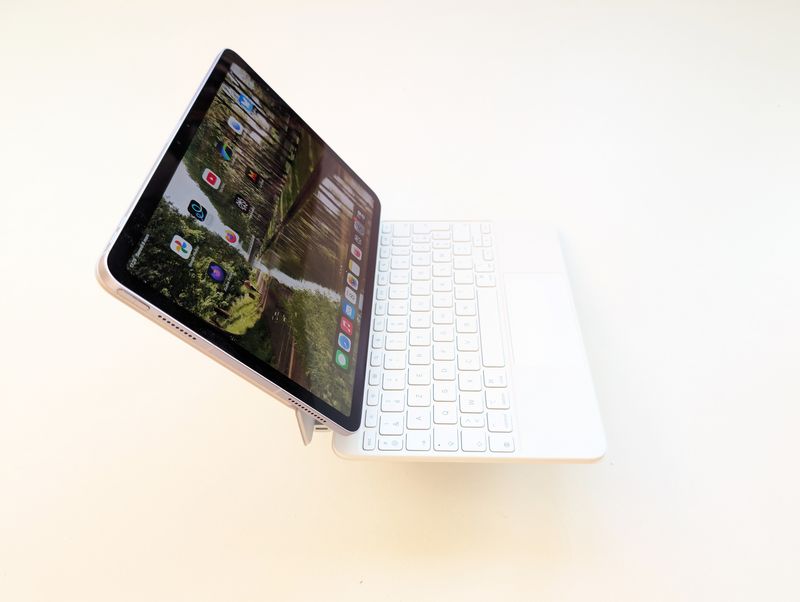 Apple iPad Air M3 11 '' ve Sihirli Klavye, 2025, Ph. Moctar Kane.