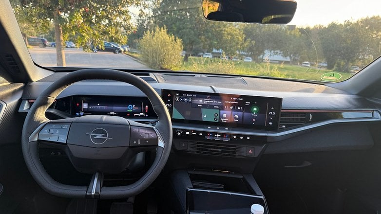 Opel Gradland'ın kokpiti Opel Gradland'ın kokpiti