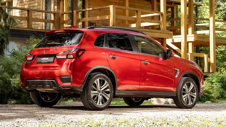 Rusya'da 2022 tarihli yeni Mitsubishi ASX hala Rusya'da satılıyor, 2,8 milyon ruble
