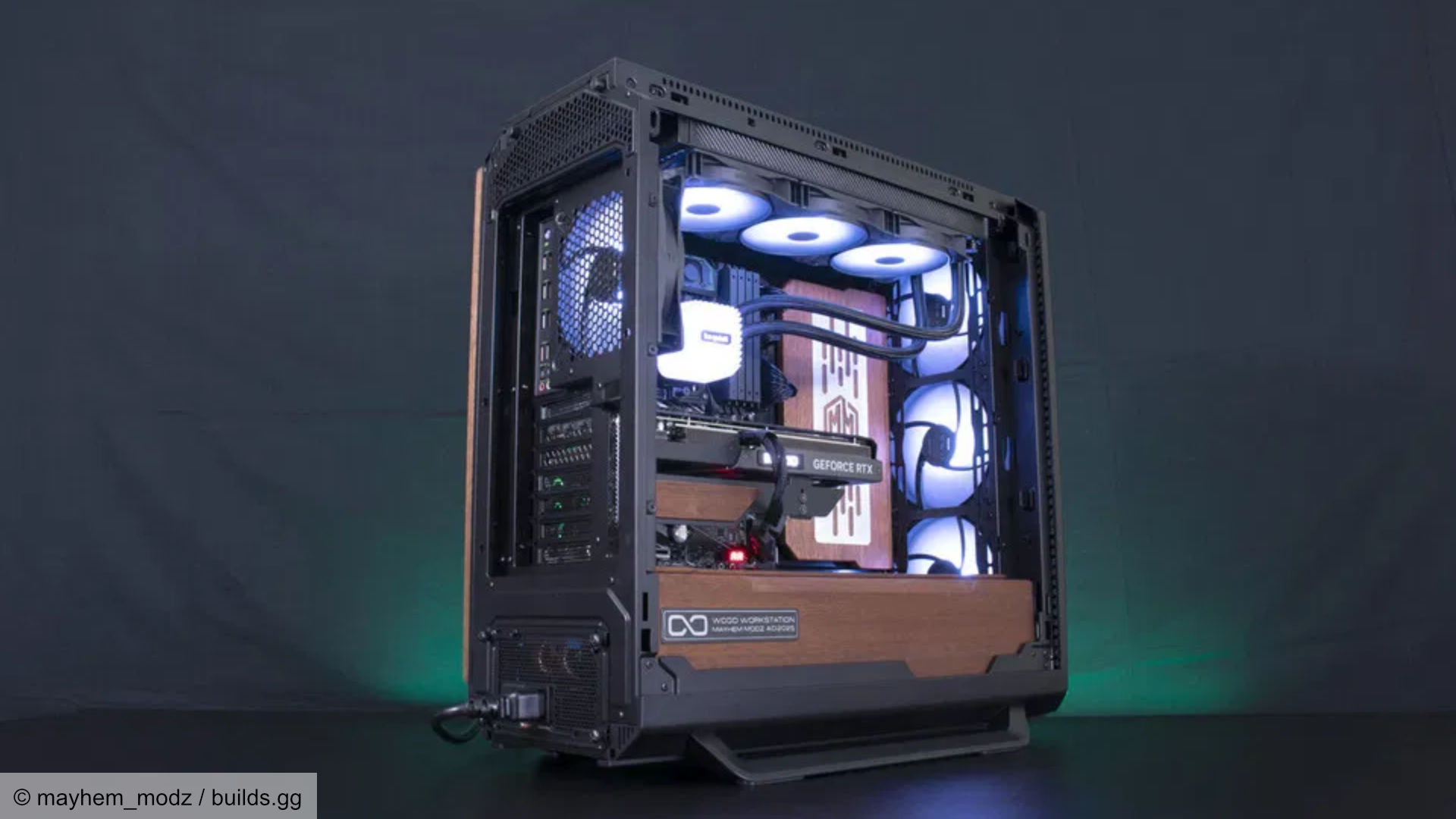 Maun Gaming PC'nin arka görünümü