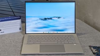 ASUS Uzman Kitabı CX54 Chromebook