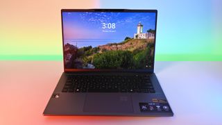 Qualcomm Snapdragon X Plus işlemci tarafından desteklenen 2025 Acer Swift Go 14 AI Windows dizüstü bilgisayar.