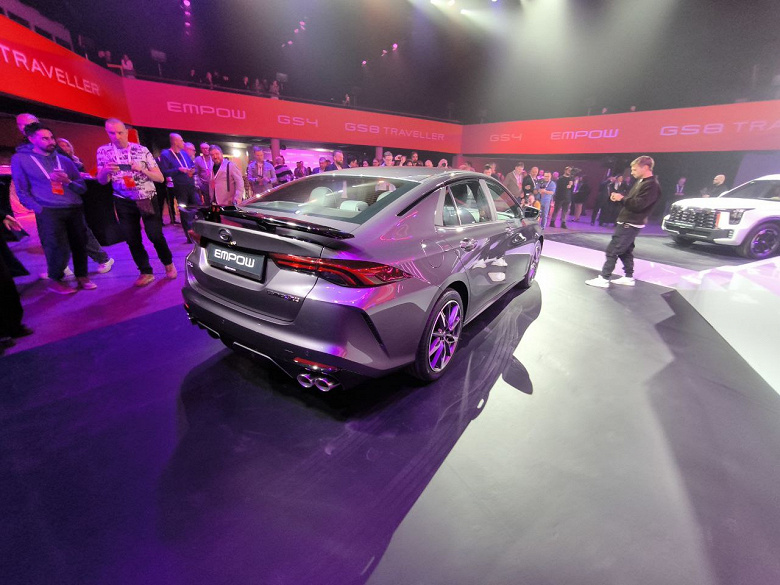 Toyota Corolla ve Kia Cerato'yu 170 beygir gücünde bir motor ve ayarlanmış egzoz sesi ile değiştiriyor. Rusya'da atlet GAC Empow'u tanıttılar