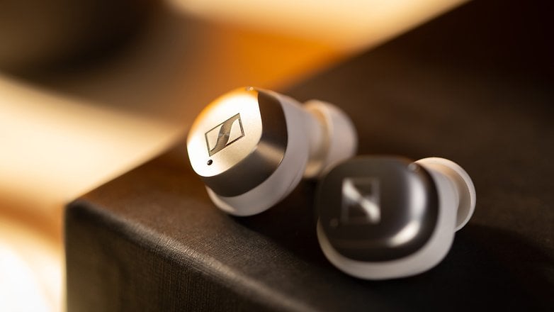 Sennheiser Momentum True Wireless 4 Kulak içi kulaklıklar yakın çekim Sennheiser Momentum True Wireless 4 Kulak içi kulaklıklar yakın çekim