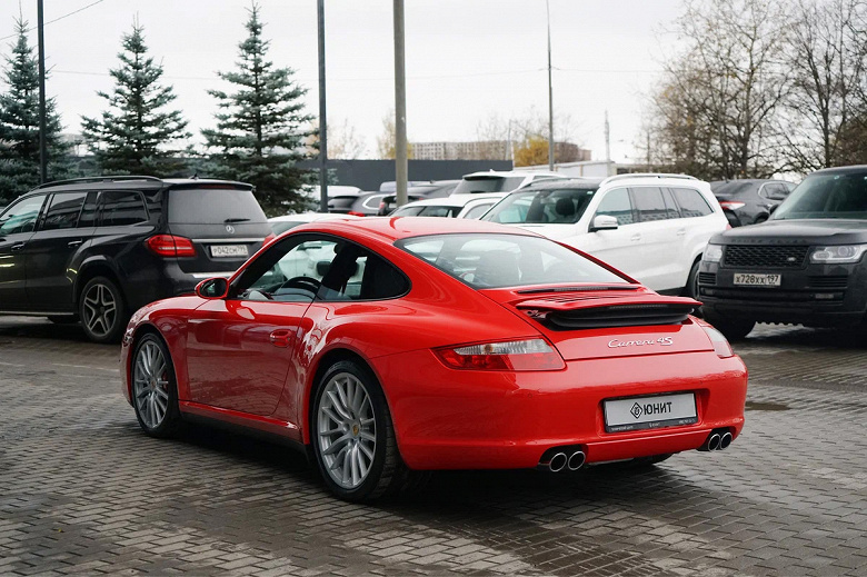 Rusya'da “kusursuz” Porsche 911'i “zaman kapsülü” ile satıyorlar: 19 yaşında ve kilometre sadece 9.5 bin km