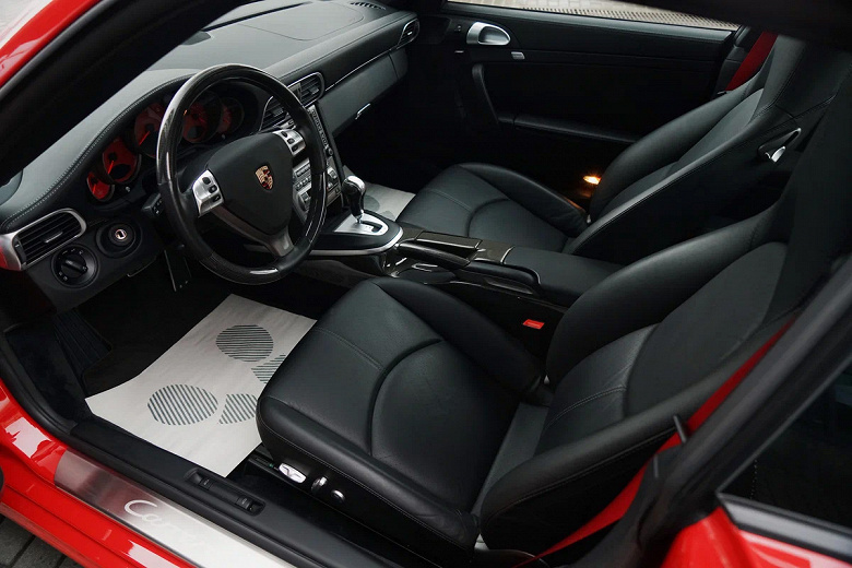 Rusya'da “kusursuz” Porsche 911'i “zaman kapsülü” ile satıyorlar: 19 yaşında ve kilometre sadece 9.5 bin km