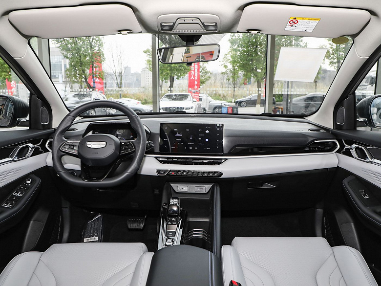 Yeni Geely Coolray 25 Mart'ta sunulacak. 181 HP, otomatik şanzıman ve 12,5 bin doların altında fiyat
