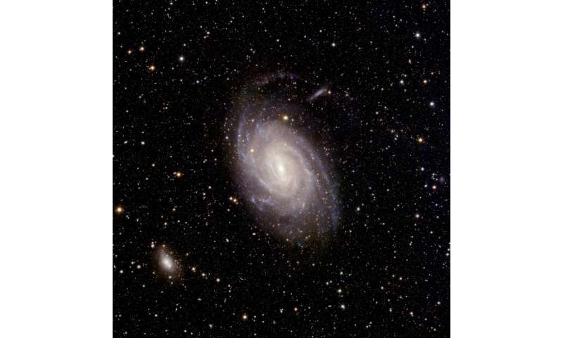 Yerel evrende yıldız oluşturan birçok galaksiye benzer spiral Galaxy NGC 6744