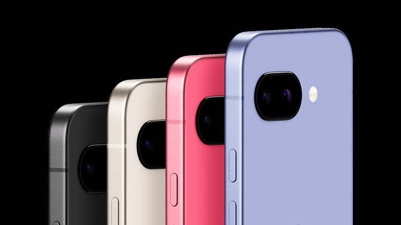 Sırtınızı göstermek için bir açıyla düzenlenmiş siyah, altın, pembe ve mavi dört Google Pixel 9A akıllı telefon.