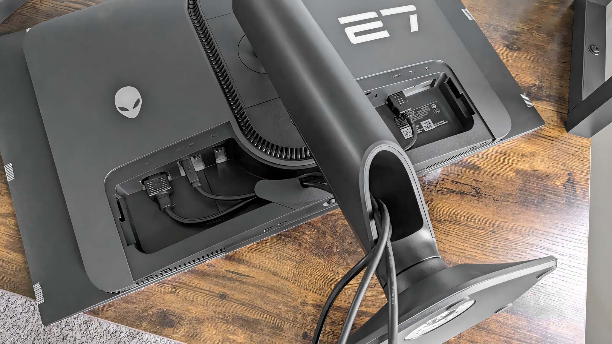 Alienware AW2725DF Arka Portlar ortaya çıktı.