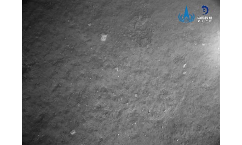 Çin'in Chang'a-6 misyonu teorisi tarafından getirilen örneklerin incelenmesi Moon'un bir zamanlar magma ile kaplı olduğu teorisi