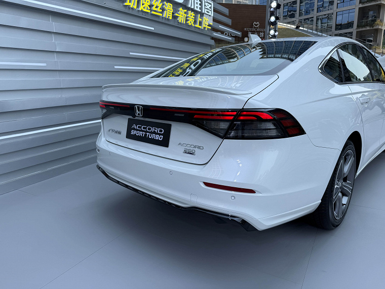 Honda Accord 2025 Sport temsil ediliyor - Araba hemen 8.500 dolarlık bir indirimle sunuldu