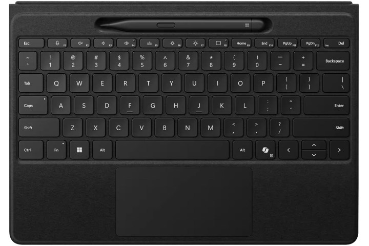 Microsoft Surface Slim Pen 2 ve Surface Pro Flex klavyesi.