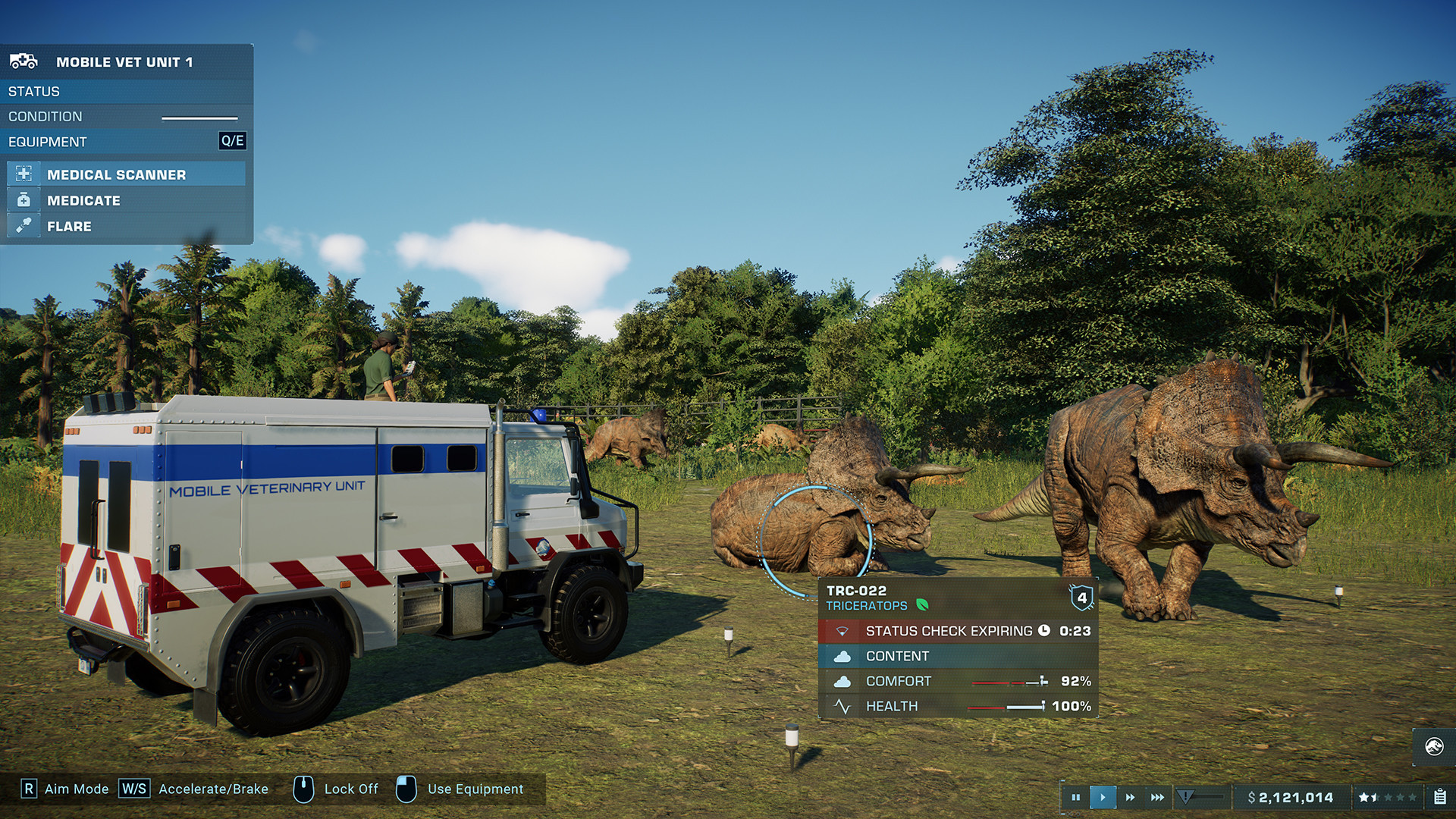 Jurassic World Evolution 2 - Bir mobil veteriner birimi kamyon bir treceratops sürüsü denetler.