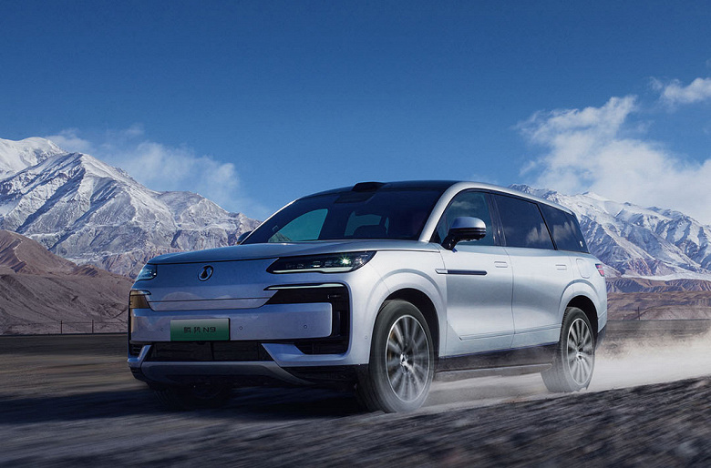 BYD, Mercedes ve BMW'yi gösterdi, büyük premium ses geçirmez olmalı. Denza N9 temsil edilir: 924 hp, tüm tekerlekten çekiş, 6 koltuk, üst uç ekipman ve 