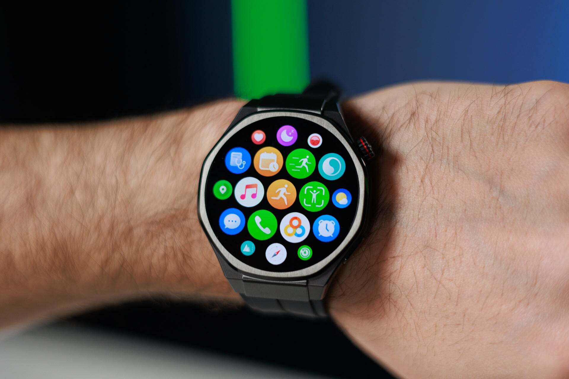 Honor Watch 5 Ultra en son Ultra İsim Suçlu | Phonearena tarafından görüntü - Akıllı saatler olarak gizlenmiş daha fazla fitness bantına ihtiyacımız var mı?