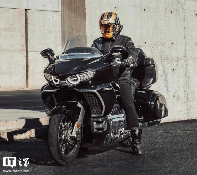 Yatay-opozisyon 8 silindirli motoru olan dünyanın ilk ve tek motosikleti Büyük Duvar Souo S2000, 28 Mart'tan itibaren tekrar satın alınabilir