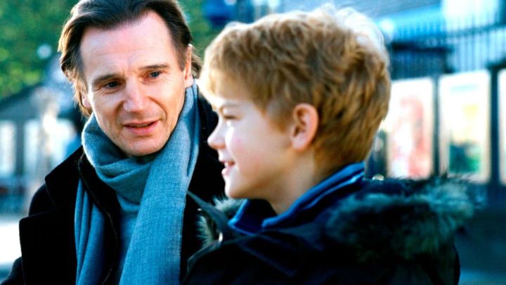 Liam Neeson ve Thomas Brodie Sangster, Dnaiel ve Sam aslında aşık olarak konuşuyorlar.