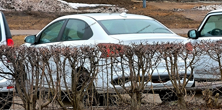 Farklı versiyonlarda hazır Lada Iskra canlı gösterdi