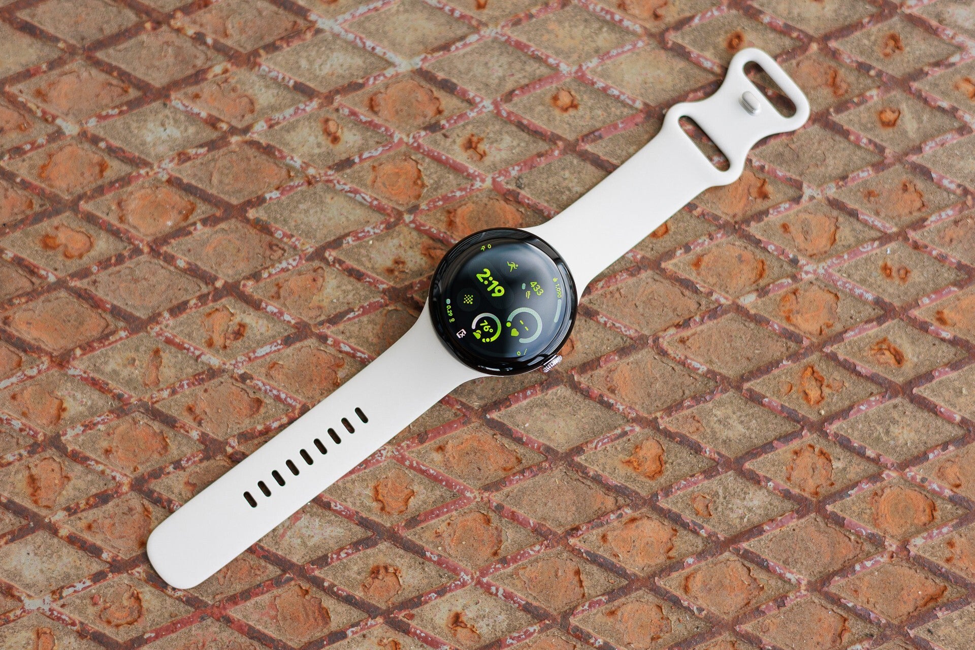 Google Pixel Watch 3 | Resim Kredisi - Phonearena - Amazon Bahar Satışı Google Pixel Fırsıklar: Ne Beklenmeli