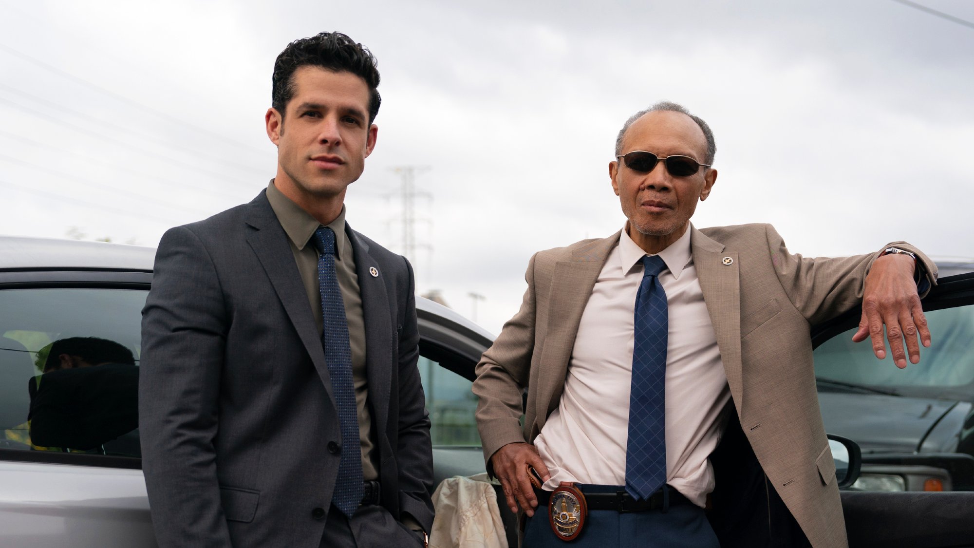 Det. Perry Lopez (Miles Gaston Villanueva) ve Det. Bosch'taki Jimmy Robertson (Paul Calderon): Legacy