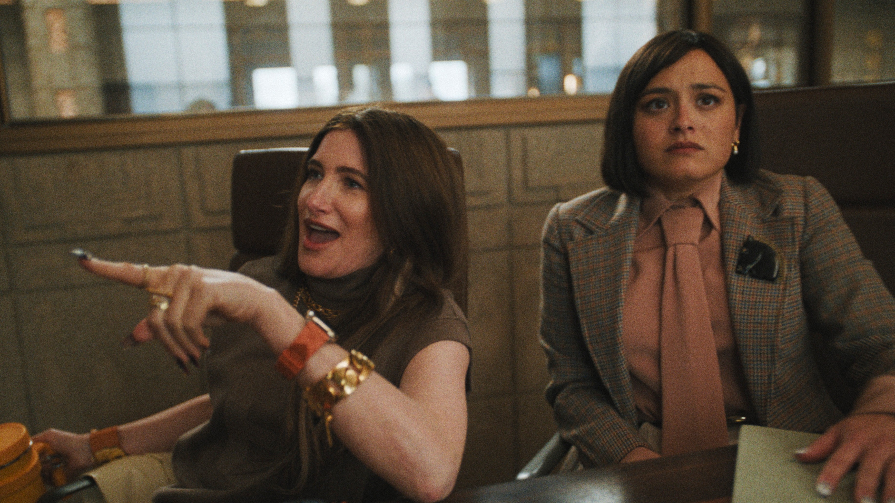 Kathryn Hahn ve Chase Sui merak ediyor