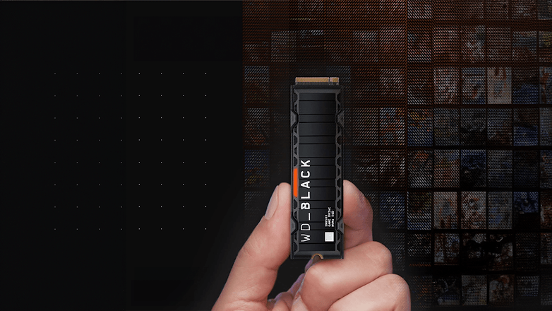 Bir el, yapılandırılmış bir tasarıma sahip koyu bir arka planın önünde WD siyah SN850X SSD tutar. Bir el, yapılandırılmış bir tasarıma sahip koyu bir arka planın önünde WD siyah SN850X SSD tutar.