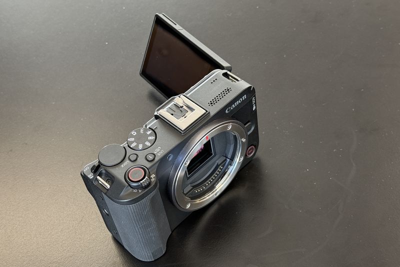 Canon EOS R50V objektif, 2025, Ph. Moctar Kane.