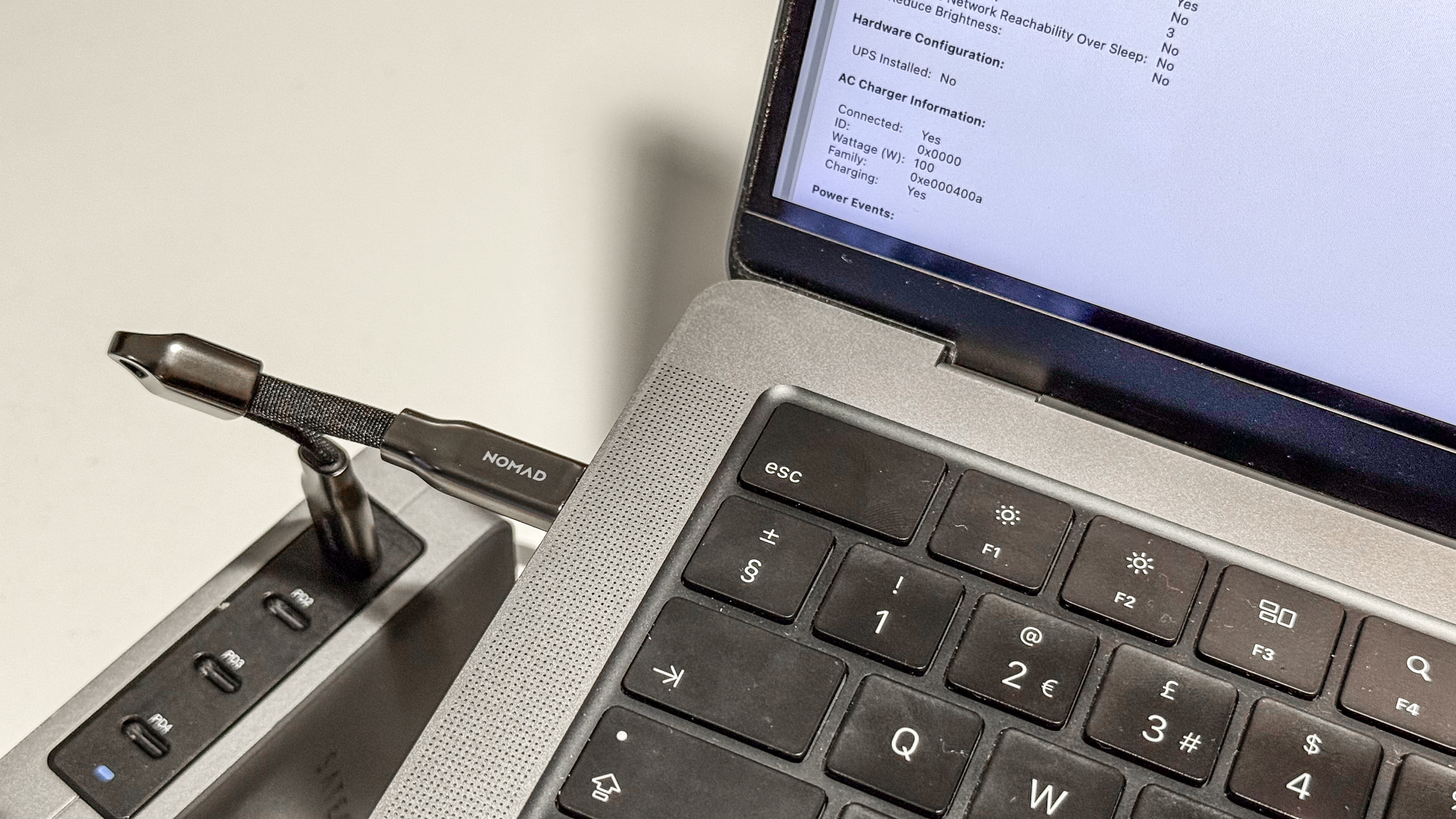 Nomad Sharkey bir macbook şarj