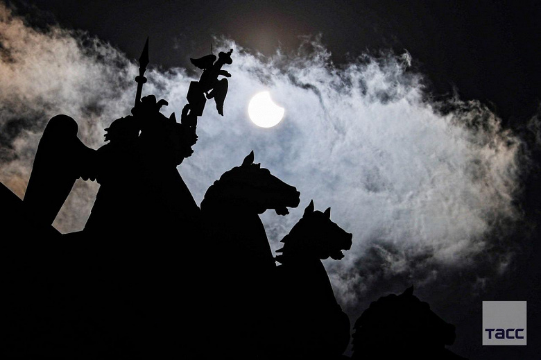 Ruslar 29 Mart'ta Güneş'in özel bir tutulmasını gördü - Fotoğraf