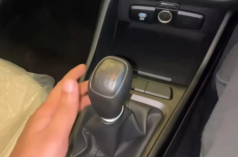 Temel sürümdeki en ucuz Hyundai Verna (Solaris): İlk 