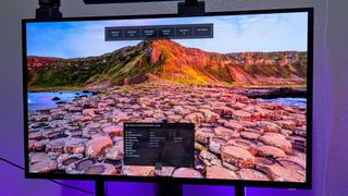 Alienware 27 4K QD-OLED Oyun Monitörü (AW2725Q) görüntüsü.