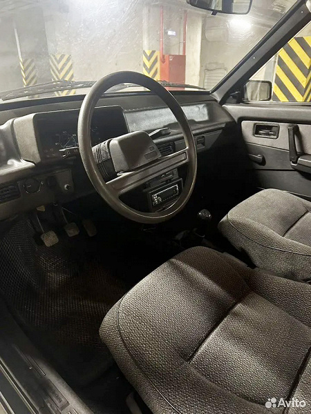 Petersburg'da Vaz-2109, İngilizlerin geçmişten gelenden satılmasıyla satılıyor