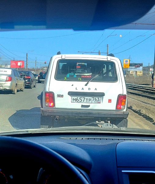 Lada Iskra, White, Lada Granta - Cherry ve Lada Niva Sport - akışta. Avtovaz'ın yenilikleri yollarda ve otoparklarda fotoğraflandı