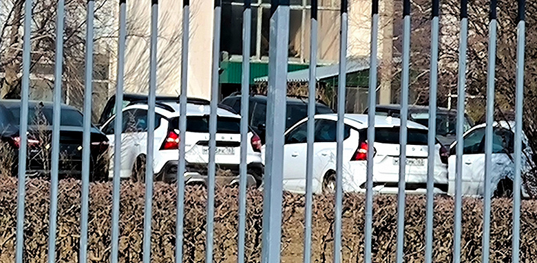 Lada Iskra, White, Lada Granta - Cherry ve Lada Niva Sport - akışta. Avtovaz'ın yenilikleri yollarda ve otoparklarda fotoğraflandı