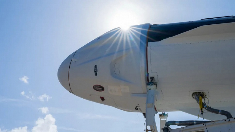 SpaceX, Dünya Çizelarları üzerinde ilk insanlı uçuş için bir roket çıkardı fram2