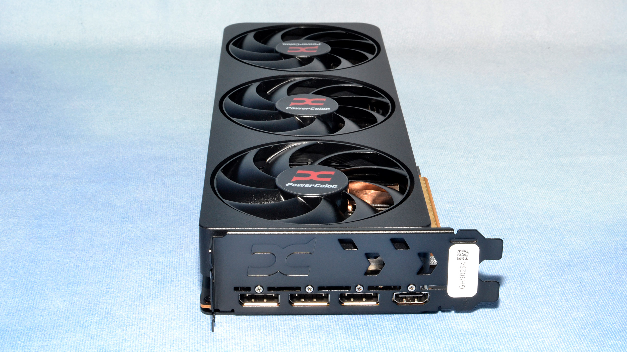 AMD Radeon RX 9070 XT ve RX 9070 İnceleme Fotoğrafları