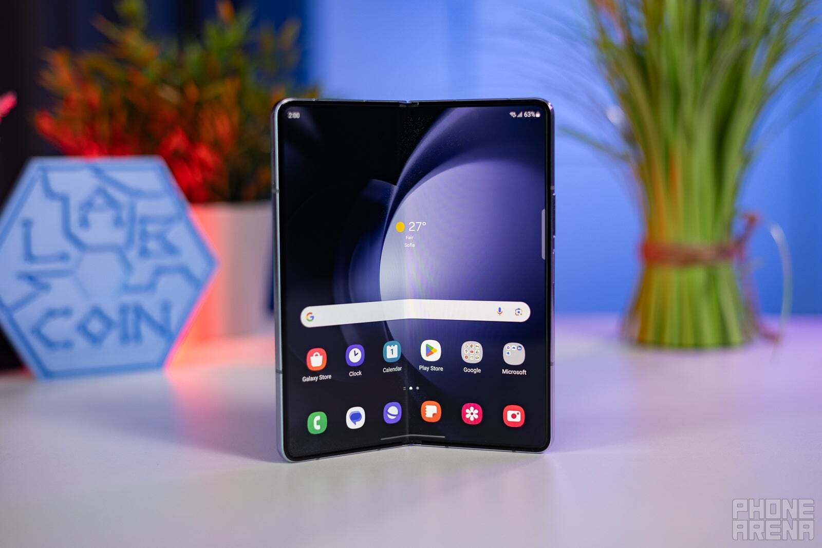Galaxy Z kat 5 | Resim Kredisi - Phonearena - AT&T kullanıcısı neredeyse iki hasarlı Galaxy Z kat 5 telefonda 3.800 $ kaybetti, ancak 0 $ ödeyerek uzaklaştı