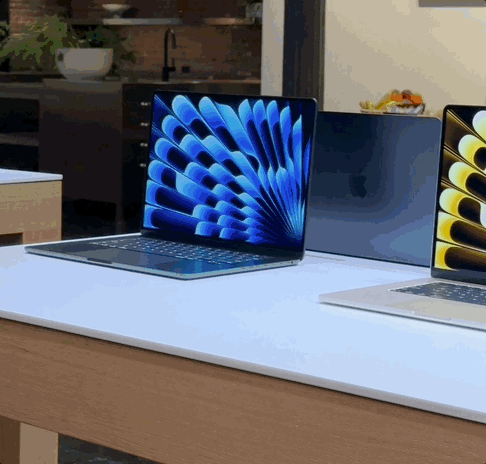 15 inç ve 13 inç MacBook Air M4 gece yarısı, Starlight, Silver ve Sky Mavisi.
