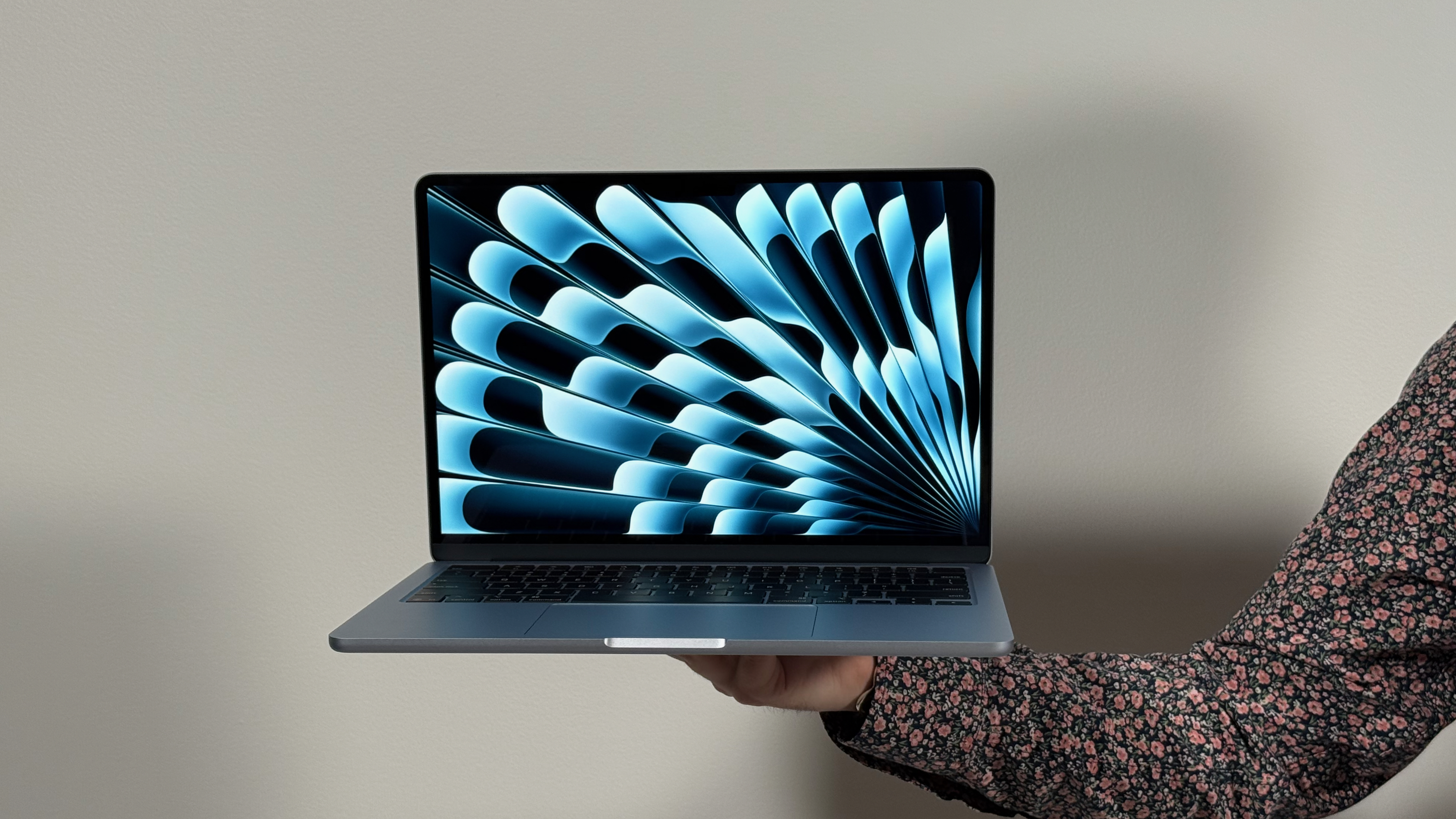 Sky Mavisi M4'te 13 inç MacBook Air