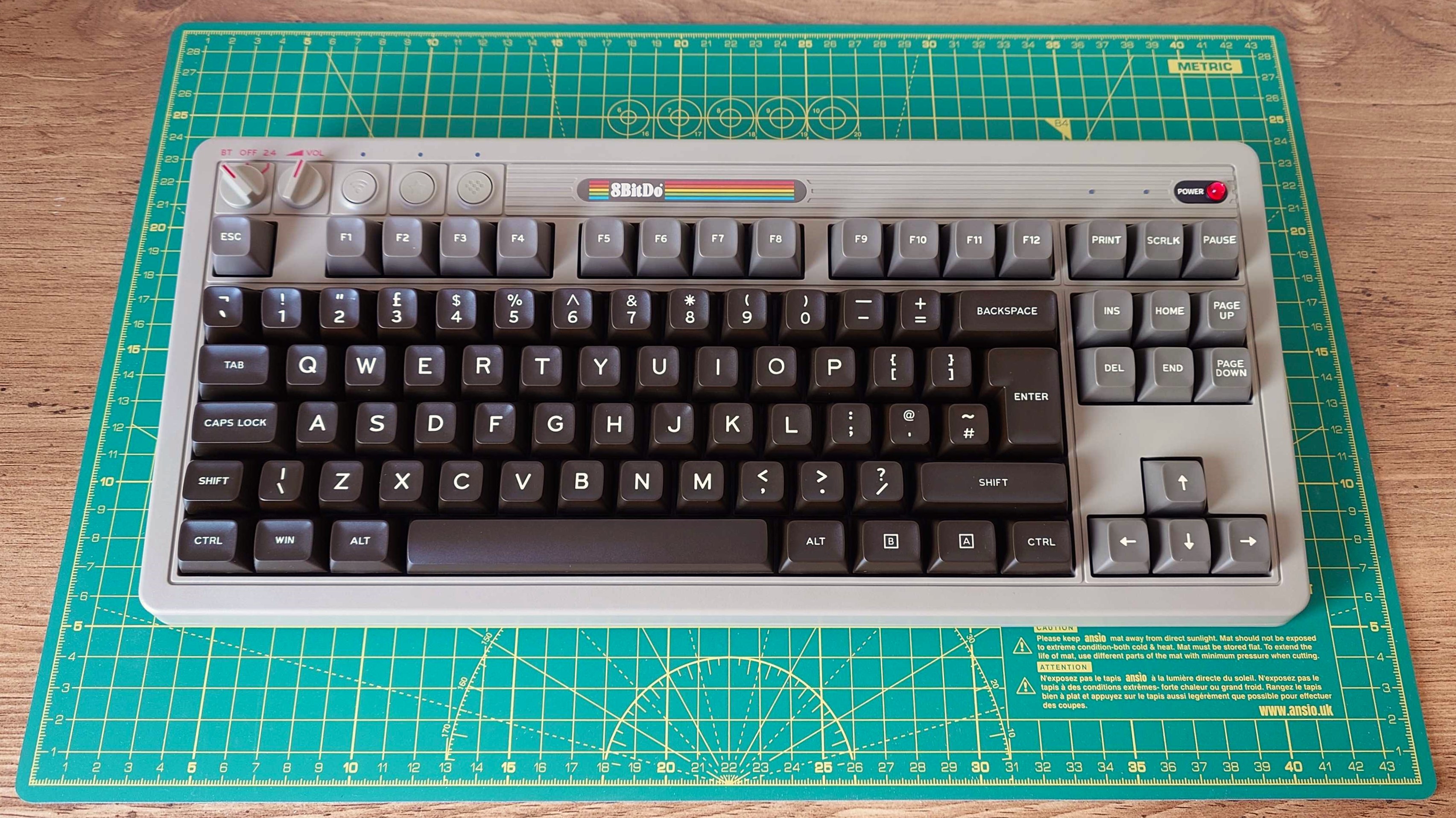 C64 renklerinde Retro Mekanik Klavye