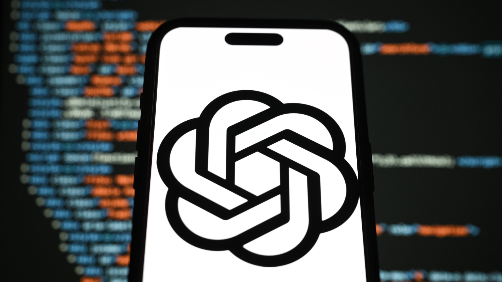 Chatgpt logosu cep telefonu ekranında görüntülenir.