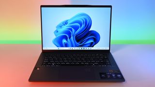 Qualcomm Snapdragon X Plus işlemci tarafından desteklenen 2025 Acer Swift Go 14 AI Windows dizüstü bilgisayar.