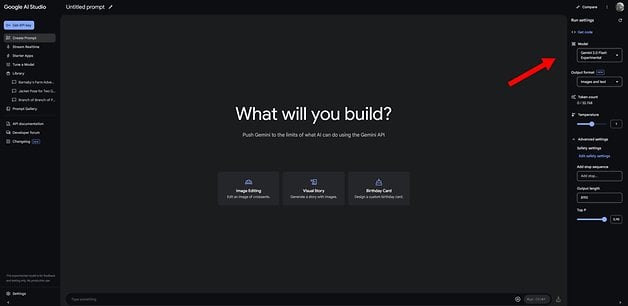 Görüntüleri düzenleme ve hikaye oluşturma seçenekleri içeren bir giriş isteği gösteren Google AI Studio kullanıcı arayüzü.
