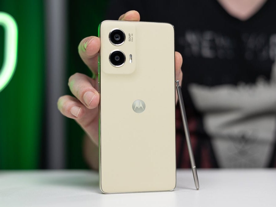 Sanki iyi görünmek yeterli değildi. | Resim Kredisi - Phonearena - Motorola ve Lenovo'nun Smart Connect ekosistemi AI tarafından süper şarj olur
